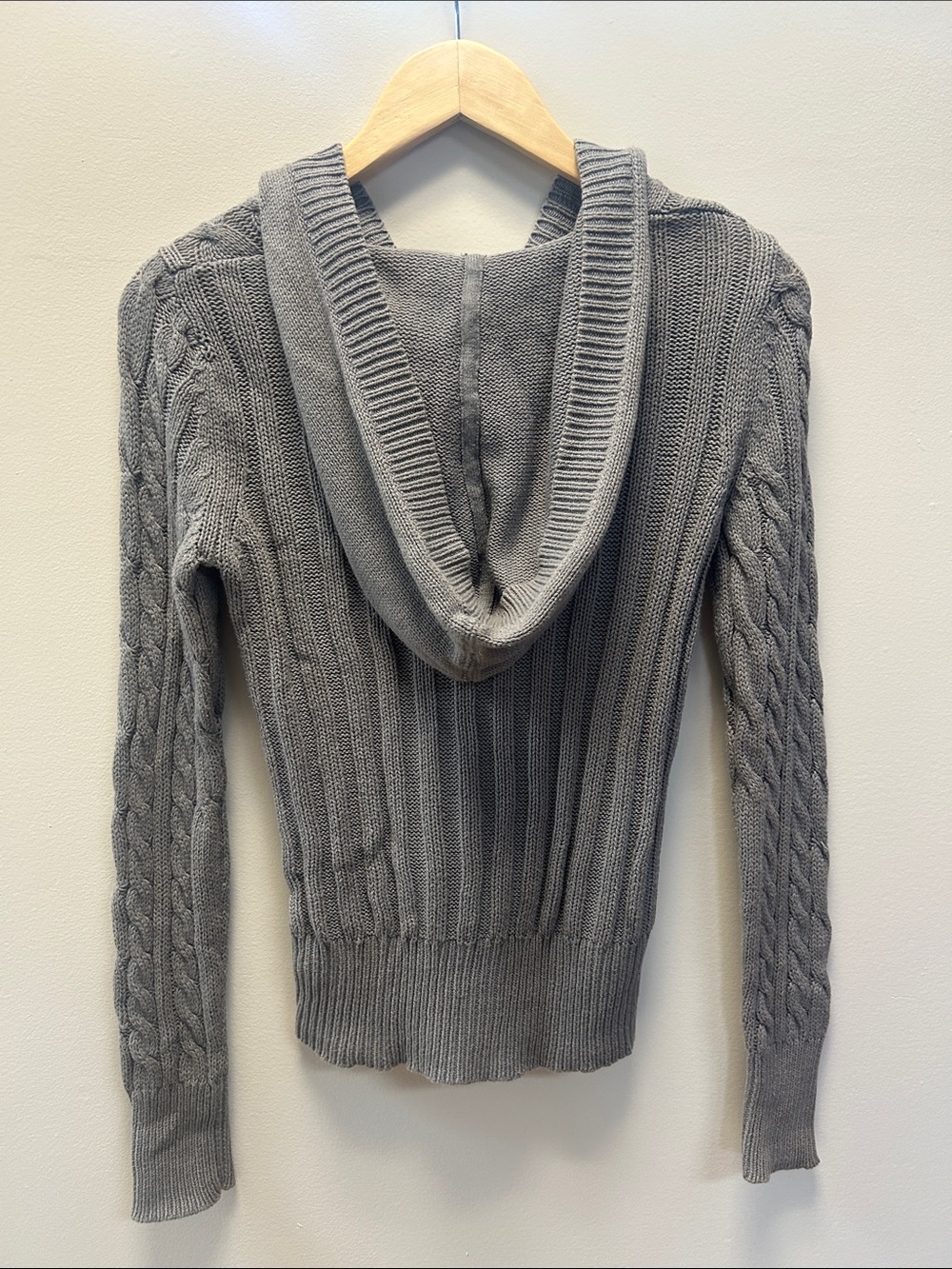 Aeropostale Y2Gray Cable Knit V-Neck Sweater with Button Detail - Picture 7 of 7